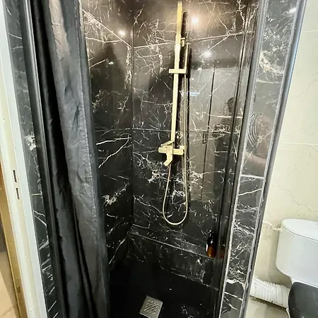 Апартаменты Escapade Toulousaine En Centre - Parking Prive - Terrasse Тулуза