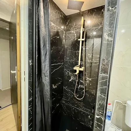 Апартаменты Escapade Toulousaine En Centre - Parking Prive - Terrasse